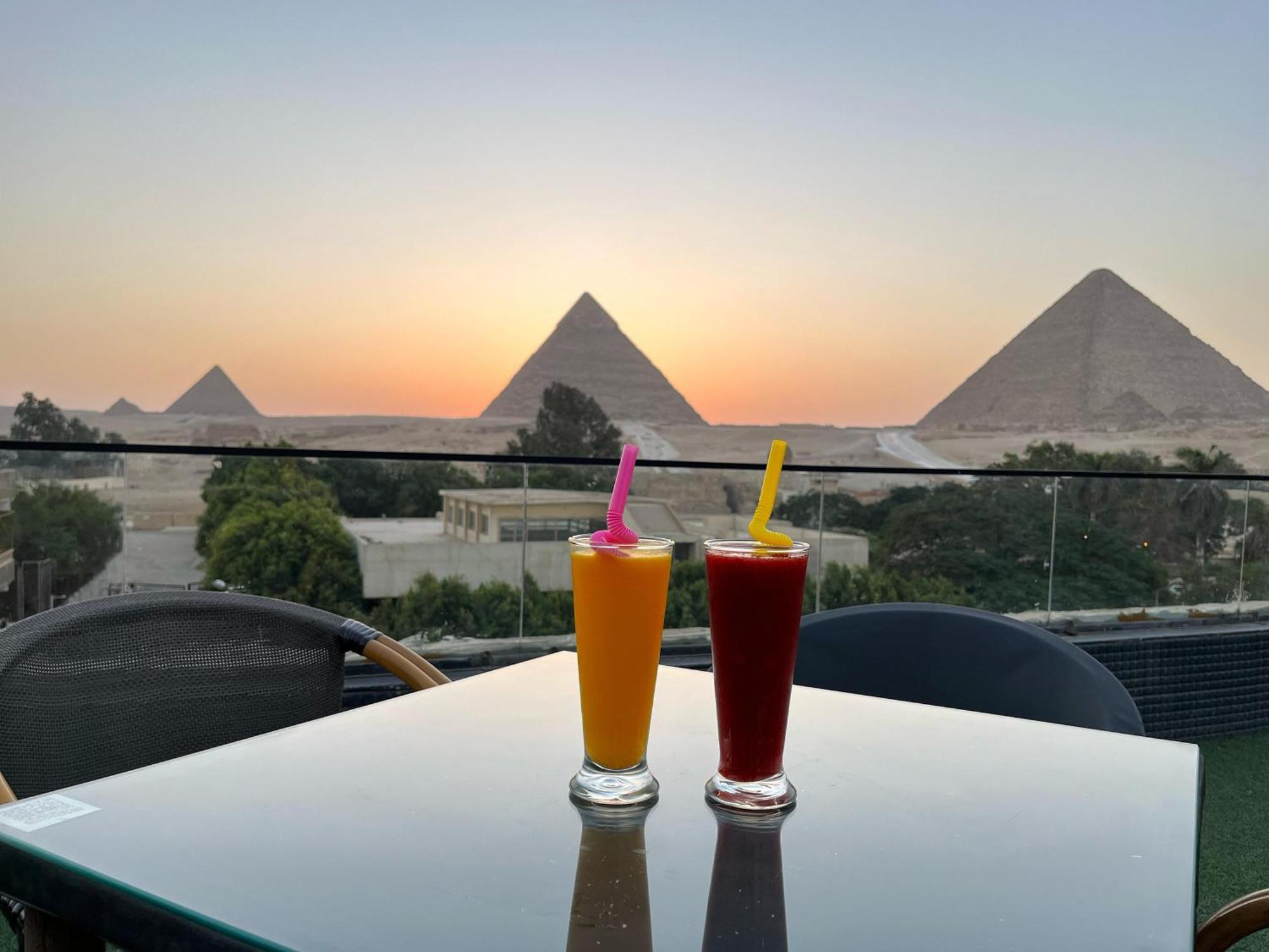 Kafret el-Gabal Shadow Pyramids Suites And Jacuzzi מראה חיצוני תמונה