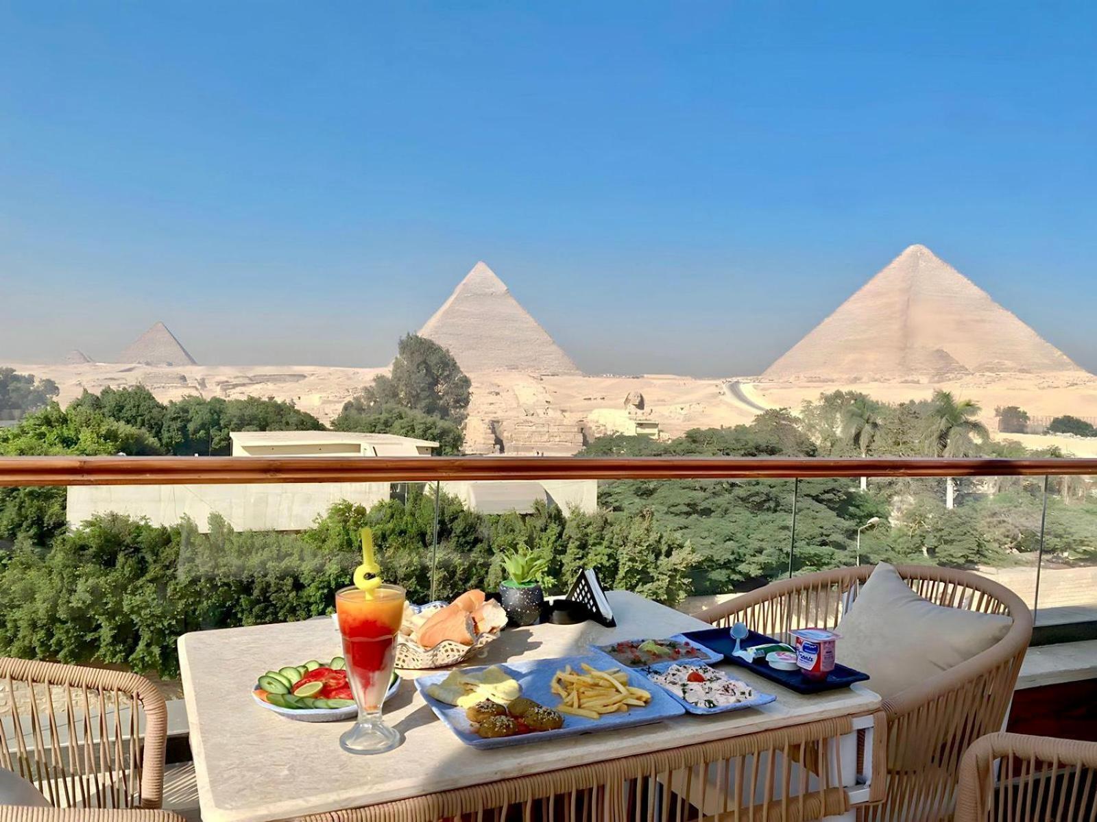 Kafret el-Gabal Shadow Pyramids Suites And Jacuzzi מראה חיצוני תמונה