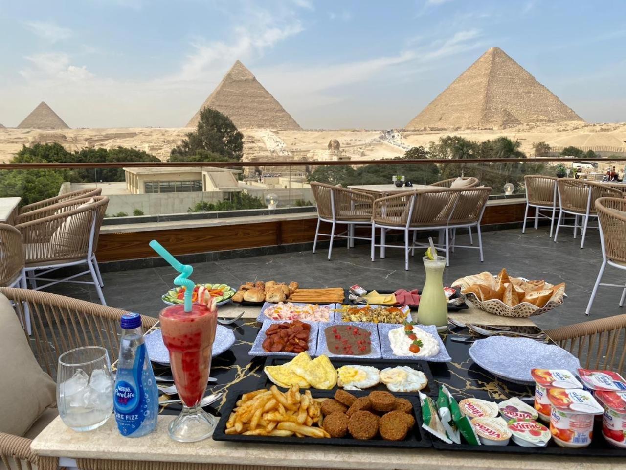 Kafret el-Gabal Shadow Pyramids Suites And Jacuzzi מראה חיצוני תמונה